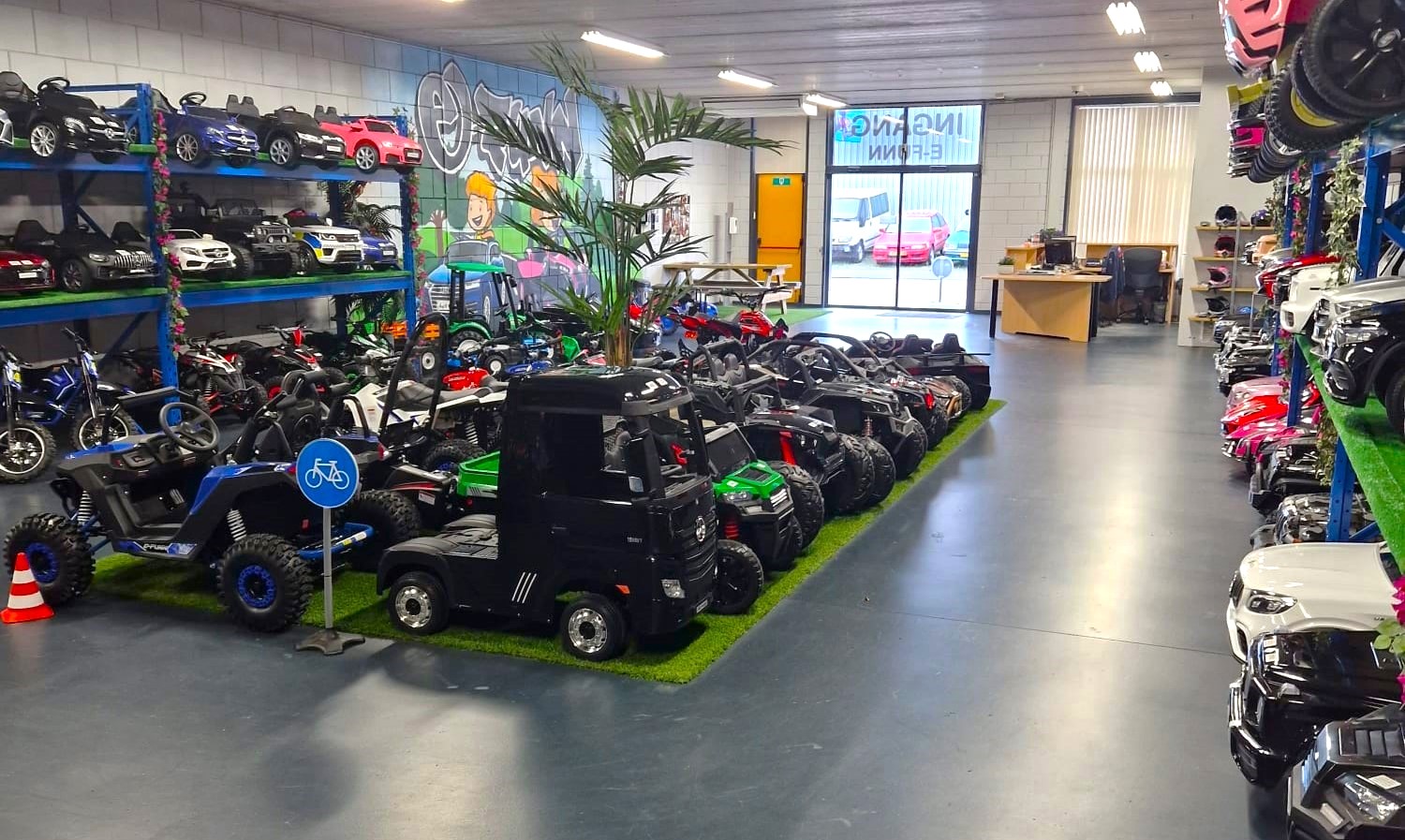 Showroom rechts achter "over ons"