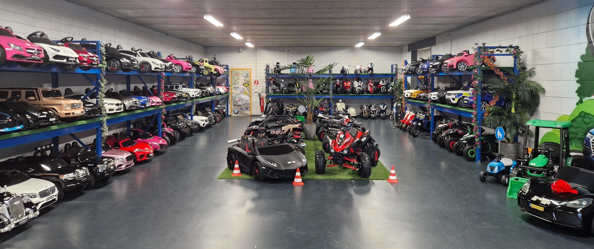 voorzijde showroom binnen "over ons"